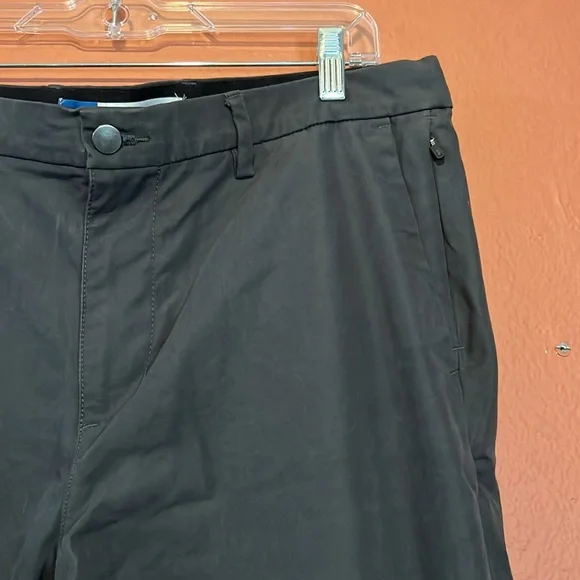 Old Navy Straight Ultimate Tech Built-In Flex Chino Pants - Picture 7 of 13